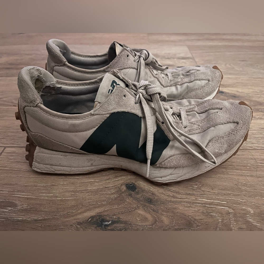 New balance 327s hunter green size 8 used